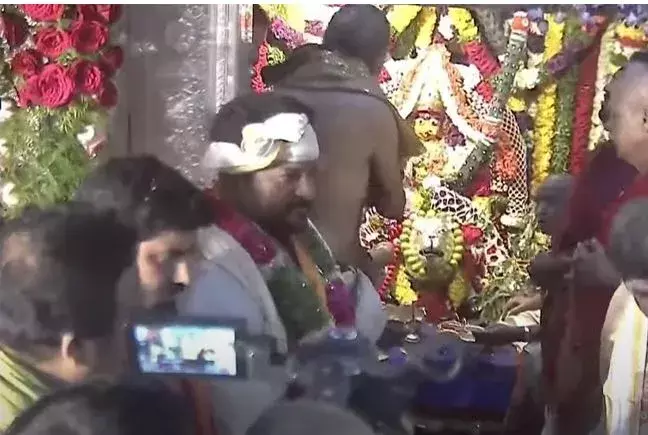 REVANTH: మహంకాళి అమ్మవారిని దర్శించుకున్న రేవంత్రెడ్డి REVANTH: మహంకాళి అమ్మవారిని దర్శించుకున్న రేవంత్రెడ్డి