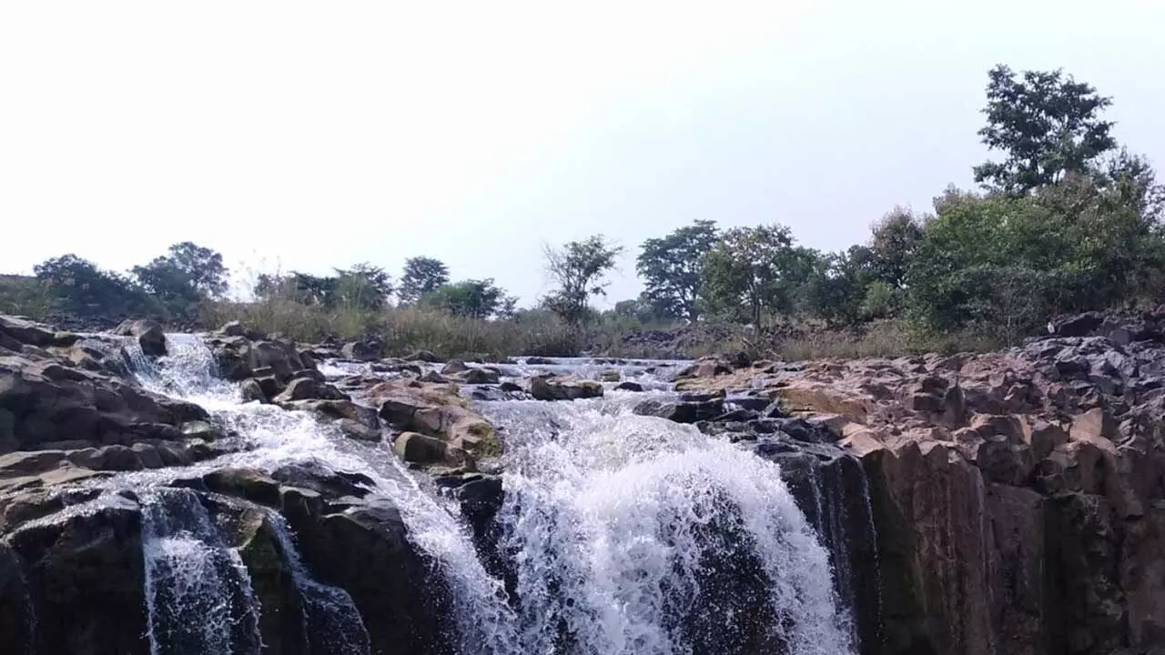 Adilabad : ఆదిలాబాద్లో జలపాతాలు పరవళ్లు.. వివరాలు ఇవిగో..! Adilabad : ఆదిలాబాద్లో జలపాతాలు పరవళ్లు.. వివరాలు ఇవిగో..!