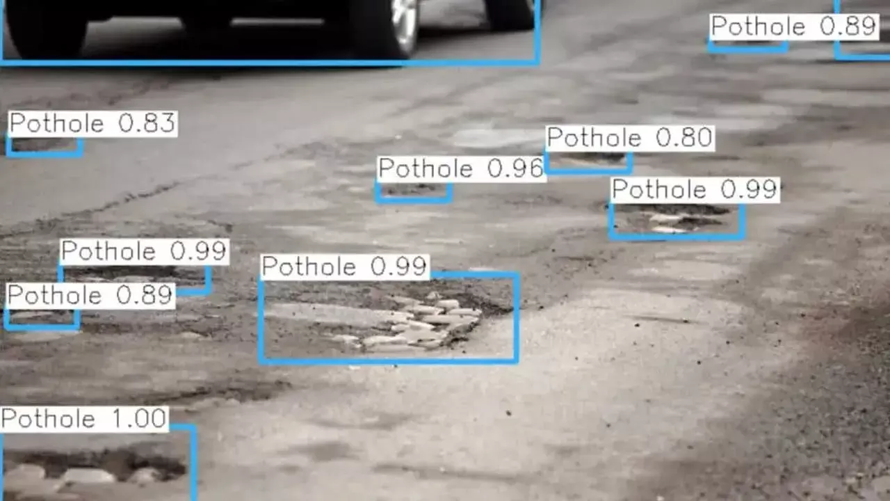 App : రోడ్లపై గుంతల గుర్తింపునకు యాప్