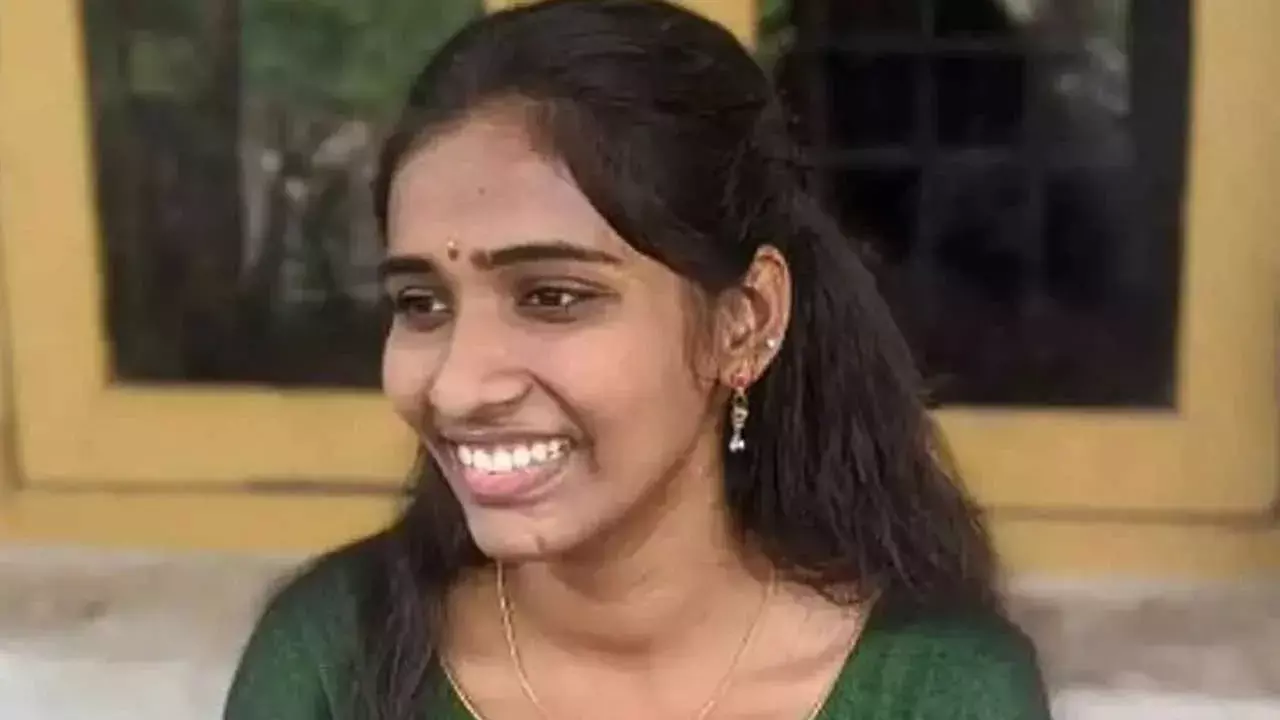 Car Accident : అమెరికాలో తెలుగు యువతి దుర్మరణం