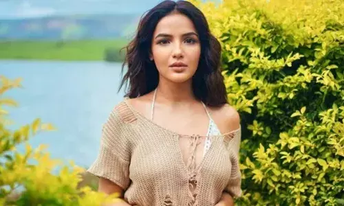 Jasmin Bhasin : కార్నియల్ డ్యామేజ్కు చికిత్స పొందిన తర్వాత అప్డేట్ను పంచుకున్న టీవీ నటి Jasmin Bhasin : కార్నియల్ డ్యామేజ్కు చికిత్స పొందిన తర్వాత అప్డేట్ను పంచుకున్న టీవీ నటి