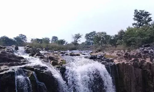 Adilabad : ఆదిలాబాద్‌లో జలపాతాలు పరవళ్లు.. వివరాలు ఇవిగో..!