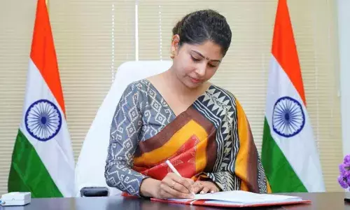 Smita Sabharwal : దివ్యాంగులకు స్మితాసబర్వాల్ క్షమాపణ చెప్పాలి Smita Sabharwal : దివ్యాంగులకు స్మితాసబర్వాల్ క్షమాపణ చెప్పాలి