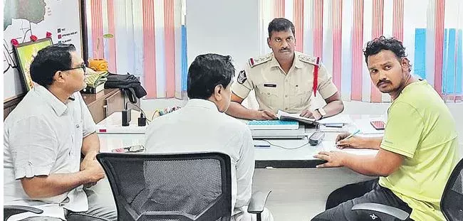 AP: పోలీసుల అదుపులోకి వైసీపీ నేత నాగార్జున యాదవ్‌