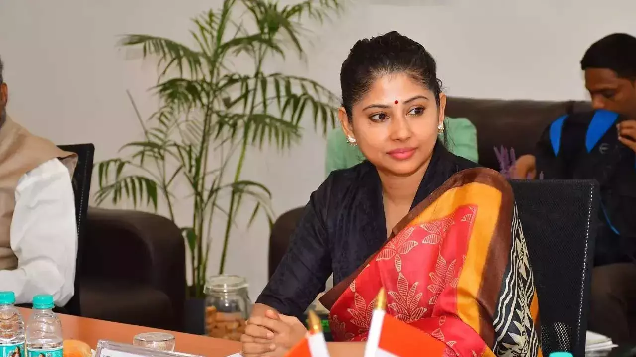 Smita Sabharwal : స్మితా సబర్వాల్పై పోలీస్ స్టేషన్లో ఫిర్యాదు Smita Sabharwal : స్మితా సబర్వాల్పై పోలీస్ స్టేషన్లో ఫిర్యాదు