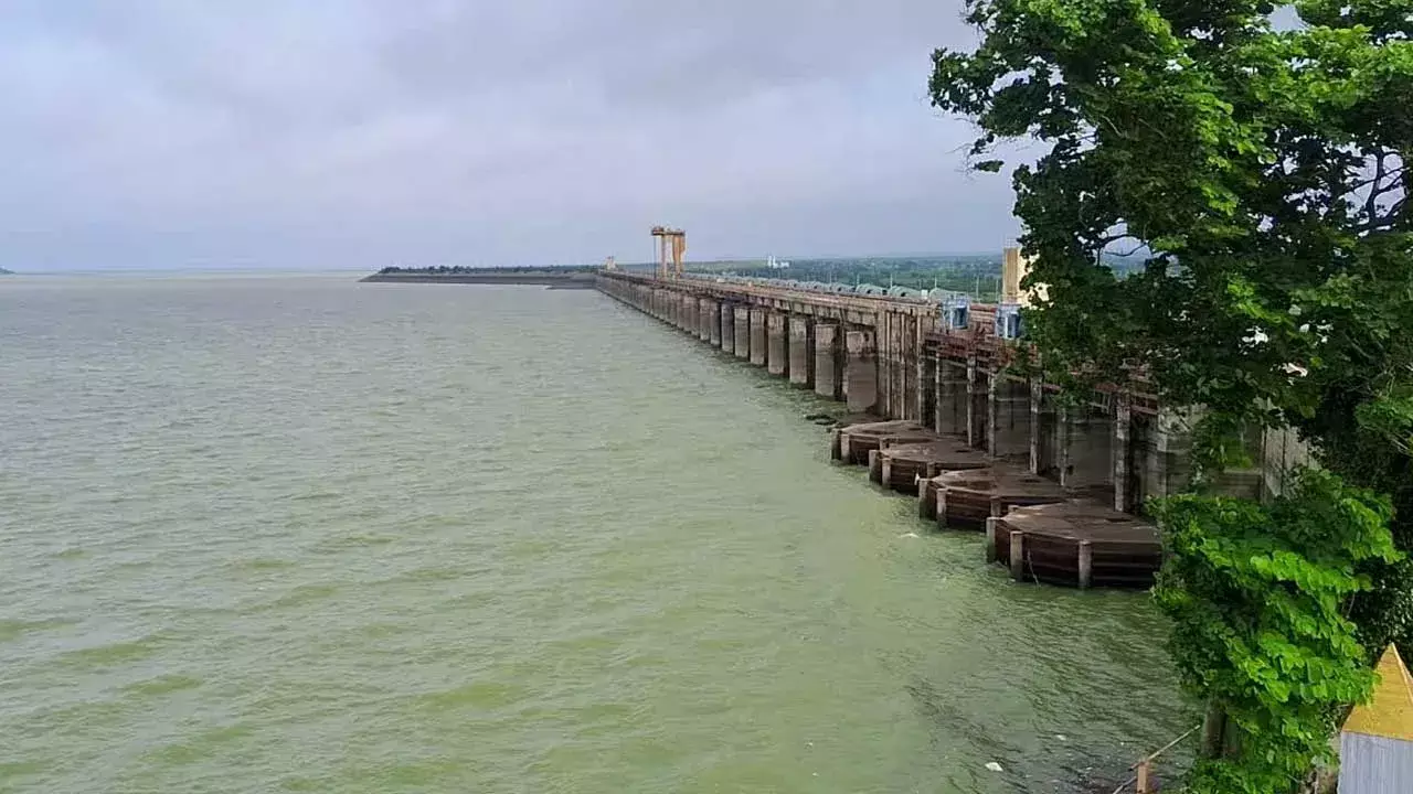 Kaleshwaram : కాళేశ్వరం 85 గేట్ల నుంచి నీటి విడుదల.. మొదటి ప్రమాద హెచ్చరిక జారీ Kaleshwaram : కాళేశ్వరం 85 గేట్ల నుంచి నీటి విడుదల.. మొదటి ప్రమాద హెచ్చరిక జారీ