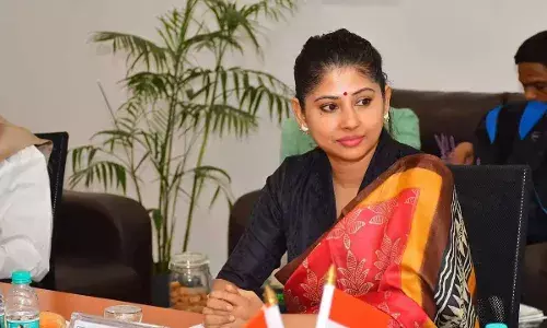 Smita Sabharwal : స్మీతా సబర్వాల్ వ్యాఖ్యలపై దుమారం.. కేసు నమోదు Smita Sabharwal : స్మీతా సబర్వాల్ వ్యాఖ్యలపై దుమారం.. కేసు నమోదు