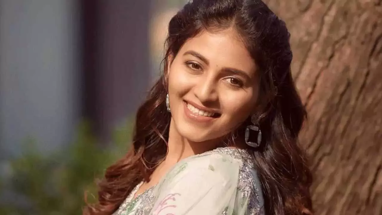 Anjali : టైం వచ్చినప్పుడు పెళ్లి.. క్లారిటీ ఇచ్చిన అంజలి Anjali : టైం వచ్చినప్పుడు పెళ్లి.. క్లారిటీ ఇచ్చిన అంజలి