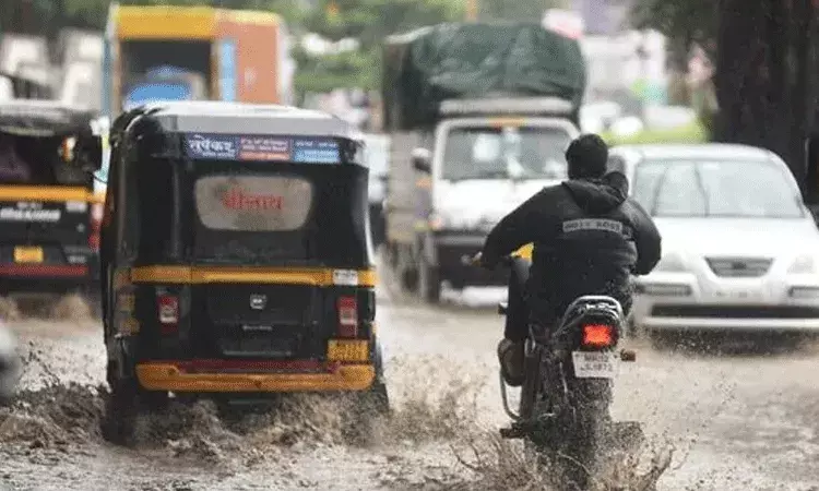 ఎక్కడ చూసినా ఎడతెరిపిలేని వర్షాలు.. గోవా సహా వివిధ రాష్ట్రాల్లో రెడ్ అలర్ట్