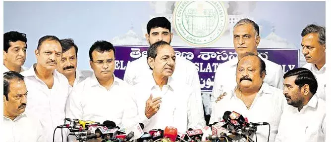 KCR: కాంగ్రెస్ సర్కార్ను చీల్చి చెండాడుతాం KCR: కాంగ్రెస్ సర్కార్ను చీల్చి చెండాడుతాం