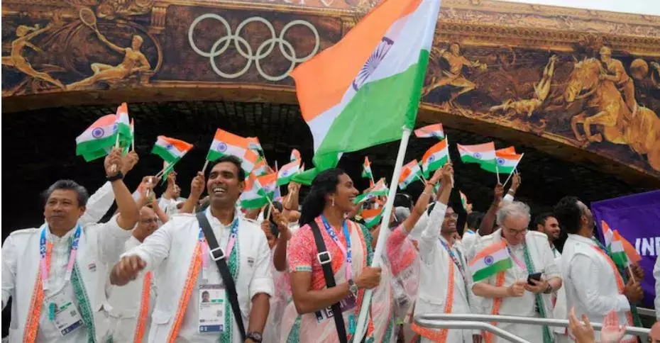 OLYMPICS: ఒలింపిక్స్‌ సంబరాల్లో తళుక్కున మెరిసిన భారత్ అథ్లెట్లు