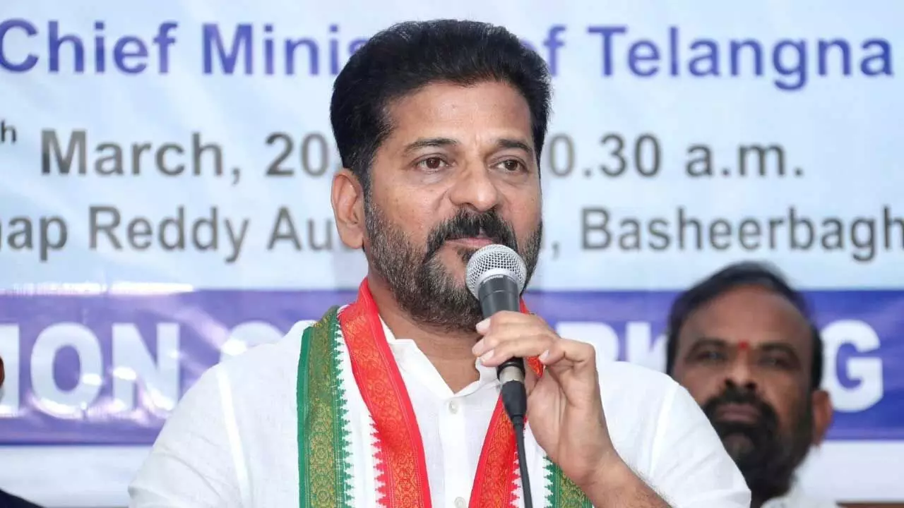 TG : రేపే రుణమాఫీ రెండో విడత.. రూ.లక్ష నుంచి రూ.1.50 లక్షల వరకు మాఫీ TG : రేపే రుణమాఫీ రెండో విడత.. రూ.లక్ష నుంచి రూ.1.50 లక్షల వరకు మాఫీ