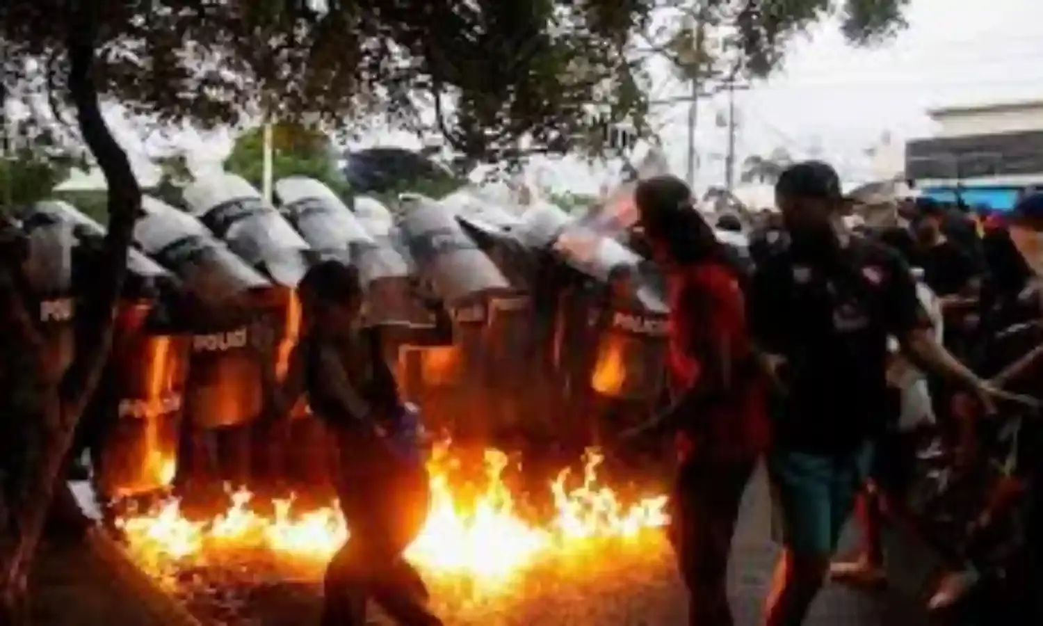 Venezuela: మాడురో ఎన్నిక‌.. వెనిజులాలో ఆందోళ‌న‌..