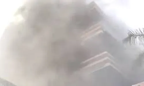 Fire Accident in Hospital: విశాఖలో అర్ధరాత్రి తృటిలో తప్పిపోయిన ఘోర ప్రమాదం.. Fire Accident in Hospital: విశాఖలో అర్ధరాత్రి తృటిలో తప్పిపోయిన ఘోర ప్రమాదం..