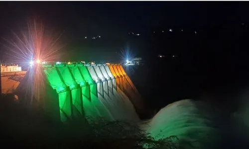 SRISAILAM: శ్రీశైలం గేట్లు ఓపెన్.. పర్యాటకుల రాకతో కళకళ SRISAILAM: శ్రీశైలం గేట్లు ఓపెన్.. పర్యాటకుల రాకతో కళకళ