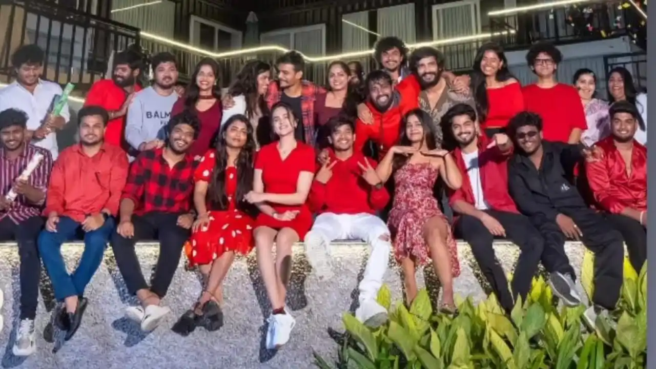 Mehaboob Dil Se : బిగ్ బాస్ టీమ్ బర్త్ డే పార్టీ.. పోలీస్ ల ఎంట్రీ Mehaboob Dil Se : బిగ్ బాస్ టీమ్ బర్త్ డే పార్టీ.. పోలీస్ ల ఎంట్రీ