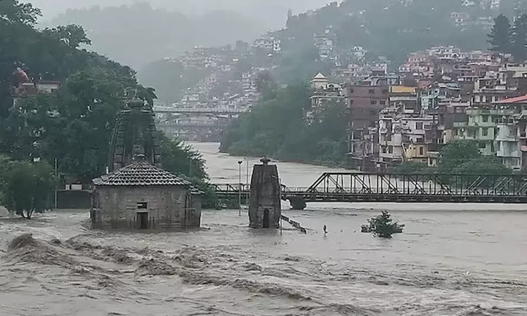 Himachal Pradesh: భారీ వర్షాలు.. కులులో కూలిన భవనం Himachal Pradesh: భారీ వర్షాలు.. కులులో కూలిన భవనం