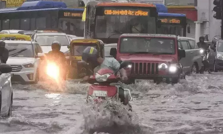 Delhi: 24 గంటల్లో రికార్డు స్థాయిలో వర్షం.. 10 మంది మృతి
