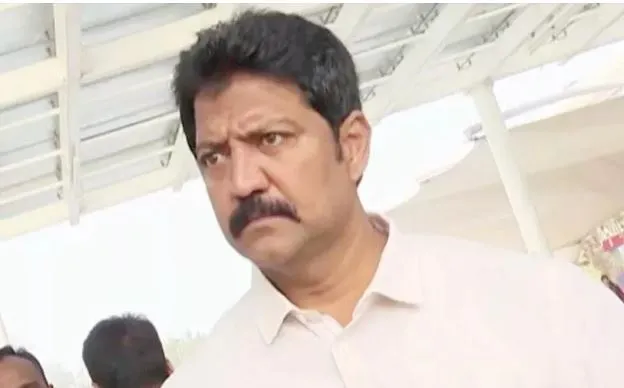 AP: వల్లభనేని వంశీ కోసం గాలింపు ముమ్మరం AP: వల్లభనేని వంశీ కోసం గాలింపు ముమ్మరం