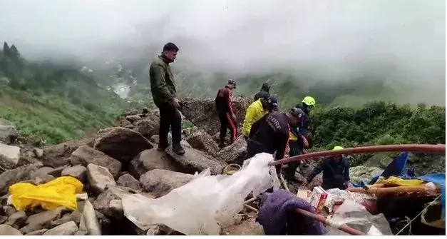KEDARNATH: కేదార్నాథ్లో తెలుగు యాత్రికుల తరలింపునకు సన్నాహాలు KEDARNATH: కేదార్నాథ్లో తెలుగు యాత్రికుల తరలింపునకు సన్నాహాలు