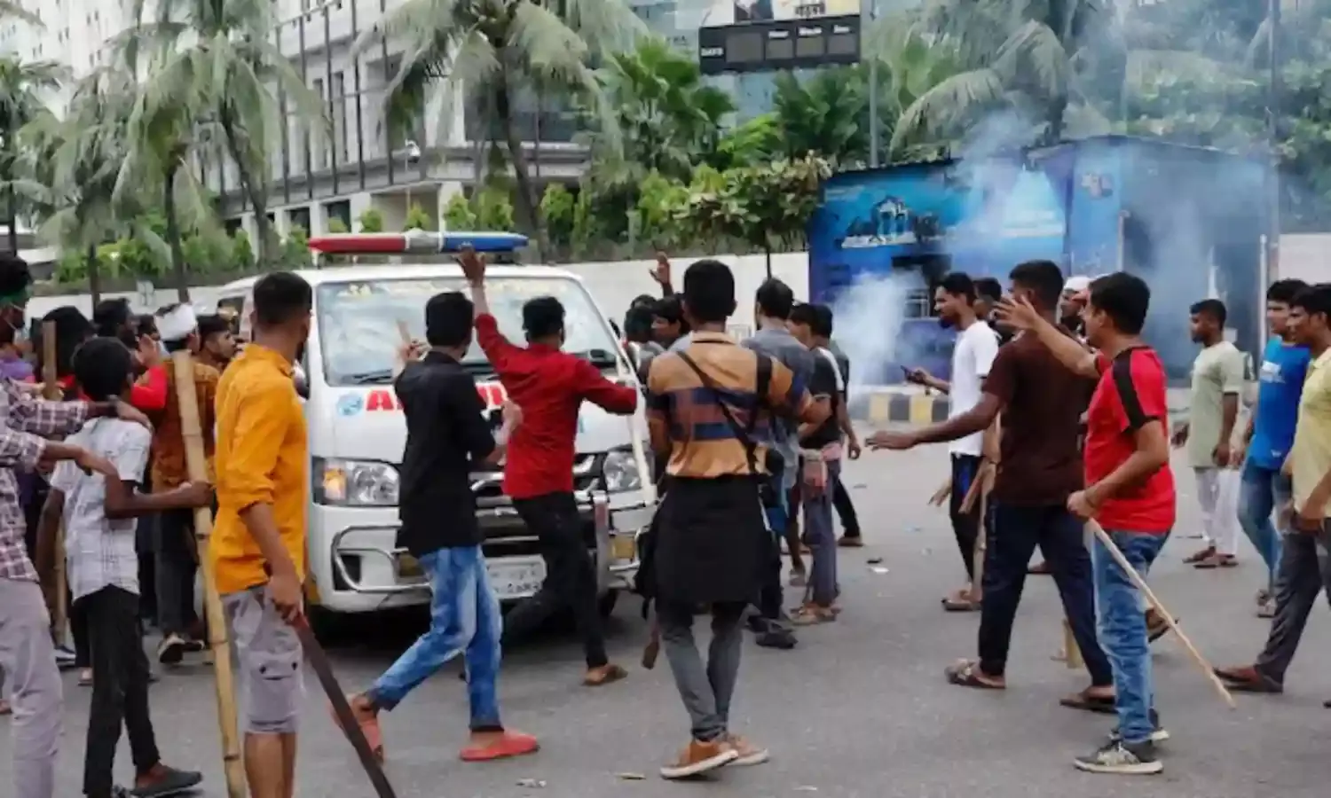 Bangladesh Violence : బంగ్లాదేశ్ హింసాకాండ.. Bangladesh Violence : బంగ్లాదేశ్ హింసాకాండ..