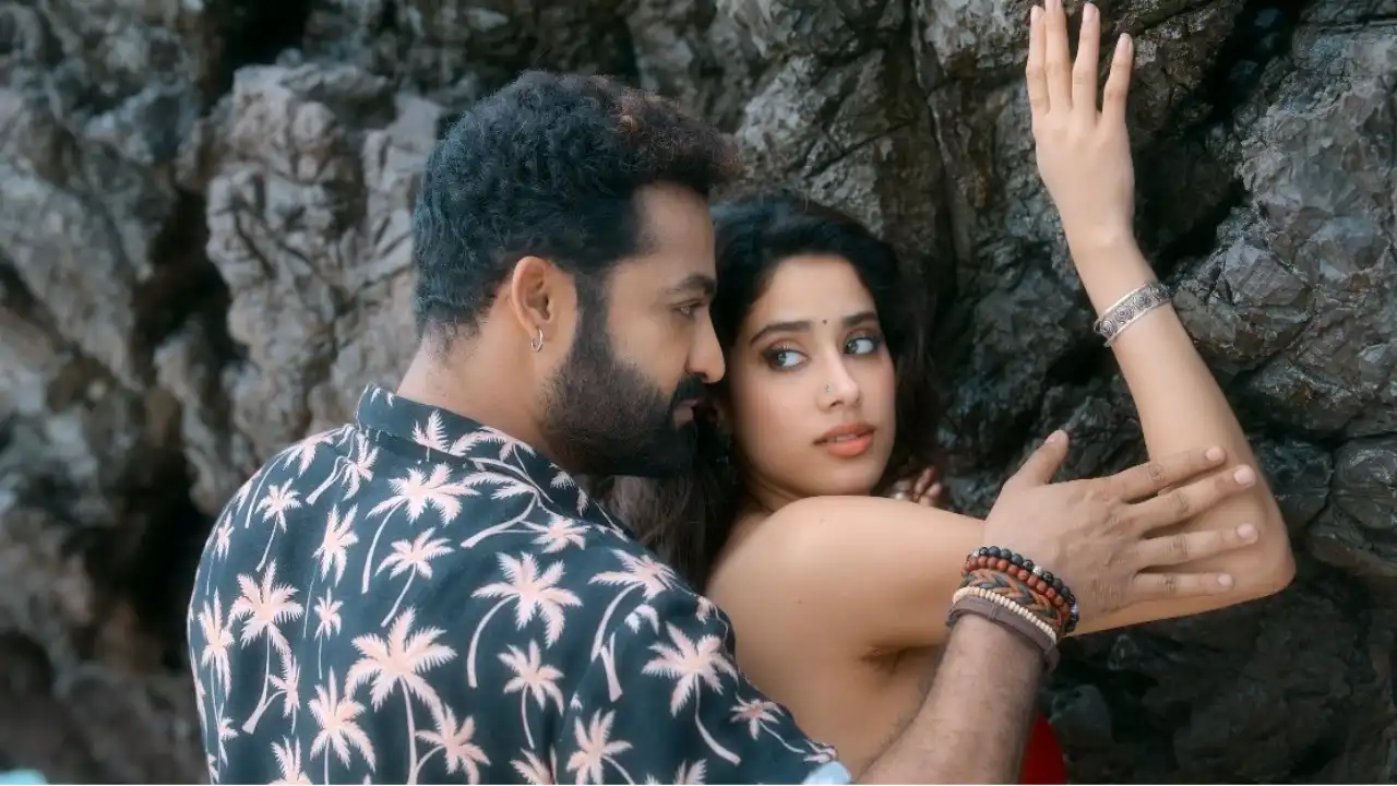 Devara : దేవర సాంగ్ పై ట్రోల్స్ మామూలుగా లేవుగా Devara : దేవర సాంగ్ పై ట్రోల్స్ మామూలుగా లేవుగా