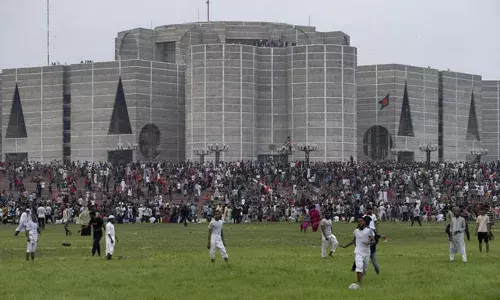 Bangladesh Crisis: బంగ్లాదేశ్ పార్లమెంట్ రద్దు.. Bangladesh Crisis: బంగ్లాదేశ్ పార్లమెంట్ రద్దు..