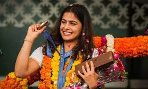 Manu Bhaker: స్వదేశానికి మను బాకర్‌,  ఢిల్లీలో ఘన స్వాగతం