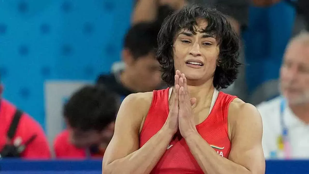 Vinesh Phogat : వినేశ్ ఫొగట్ సంచలన నిర్ణయం.. రెజ్లింగ్కు గుడ్బై Vinesh Phogat : వినేశ్ ఫొగట్ సంచలన నిర్ణయం.. రెజ్లింగ్కు గుడ్బై