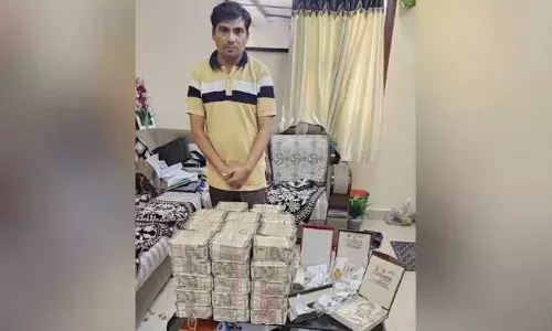 TG: గుట్టల్లా నోట్ల కట్టలు.. భారీ అవినీతి తిమింగలం TG: గుట్టల్లా నోట్ల కట్టలు.. భారీ అవినీతి తిమింగలం