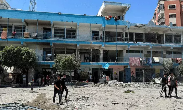 గాజా పాఠశాలలో నిరాశ్రయులైన వారిపై ఇజ్రాయెల్ దాడి.. 100 మందికి పైగా మృతి గాజా పాఠశాలలో నిరాశ్రయులైన వారిపై ఇజ్రాయెల్ దాడి.. 100 మందికి పైగా మృతి