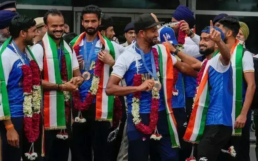 Indian hockey team: ఢిల్లీకి చేరిన భారత హాకీ జట్టు Indian hockey team: ఢిల్లీకి చేరిన భారత హాకీ జట్టు