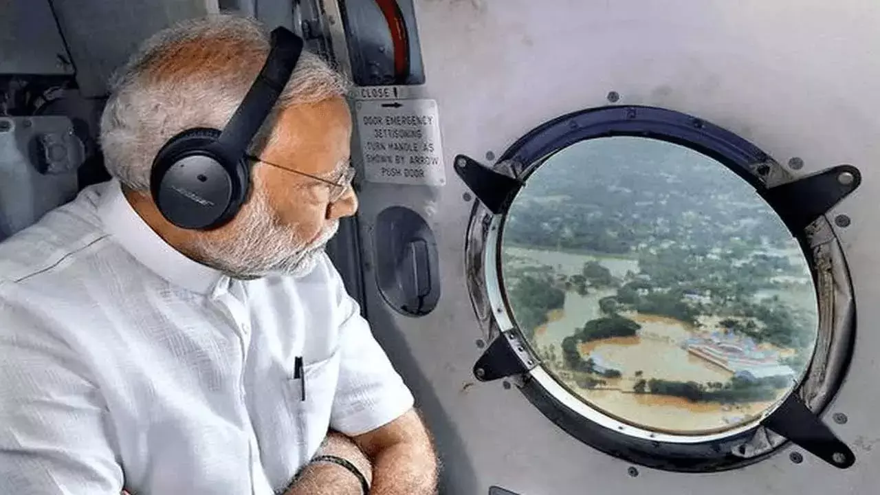 Wayanad : వయనాడ్లో మోదీ ఏరియల్ సర్వే Wayanad : వయనాడ్లో మోదీ ఏరియల్ సర్వే