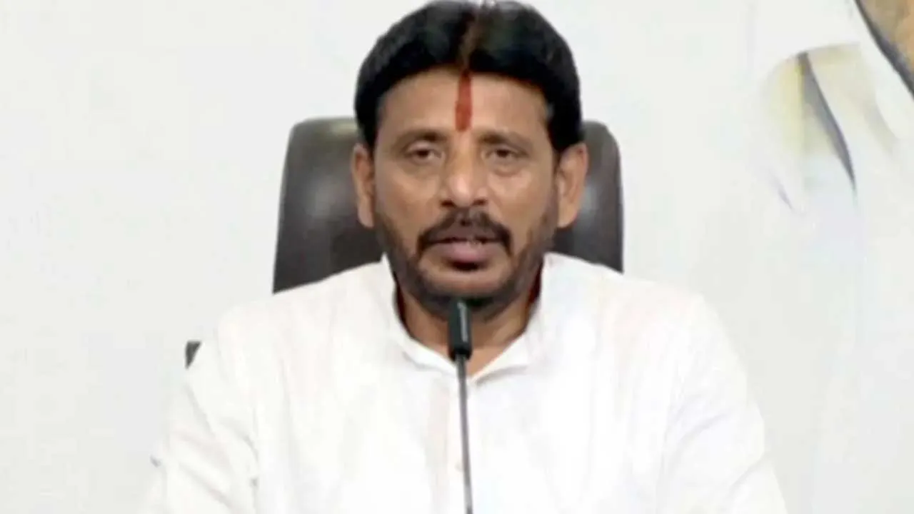 AP : దువ్వాడను సస్పెండ్ చేయండి జగనన్న: వాణి AP : దువ్వాడను సస్పెండ్ చేయండి జగనన్న: వాణి