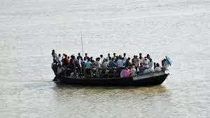 Bihar : బీహార్ లోని నదిలో మునిగిపోయిన పడవ..