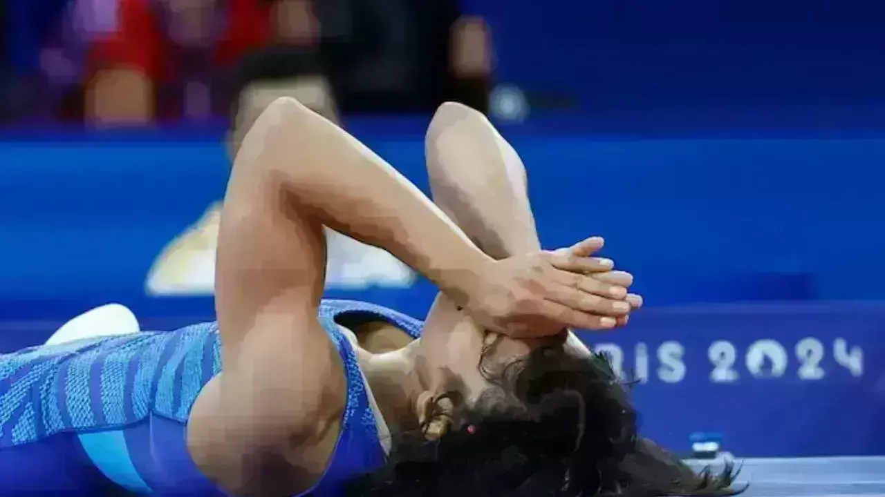 Paris Olympics: ఒట్టిచేతులతో భారత్ కు వినేష్ Paris Olympics: ఒట్టిచేతులతో భారత్ కు వినేష్