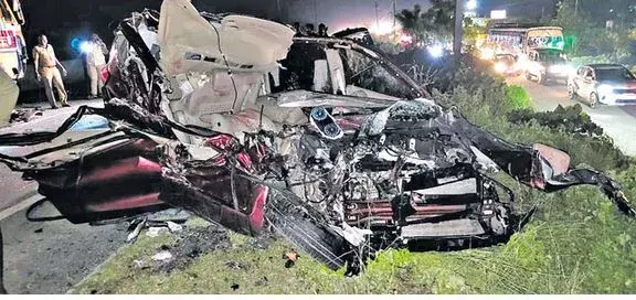 AP: ఘోర రోడ్డు ప్రమాదంలో అయిదుగురు విద్యార్థుల మృతి