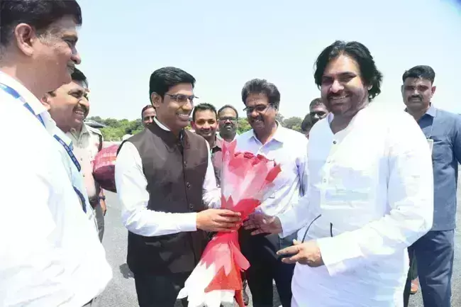 Pawan Kalyan: శ్రీహరికోటకు చేరుకున్న డిప్యూటీ సీఎం పవన్ కల్యాణ్ Pawan Kalyan: శ్రీహరికోటకు చేరుకున్న డిప్యూటీ సీఎం పవన్ కల్యాణ్