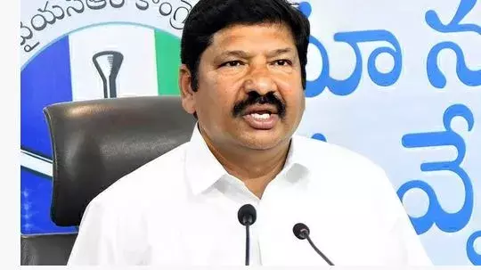 ACB: మాజీ మంత్రి జోగి రమేష్ ఇంట్లో ఏసీబీ సోదాలు ACB: మాజీ మంత్రి జోగి రమేష్ ఇంట్లో ఏసీబీ సోదాలు