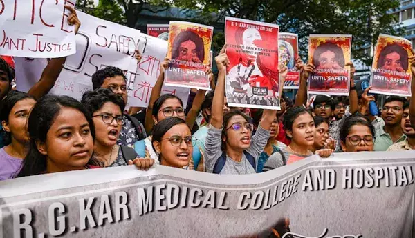 Kolkata Doctor case: కోల్‌కతా వైద్యురాలి హత్యాచార ఘటన సిబిఐకి బదిలీ