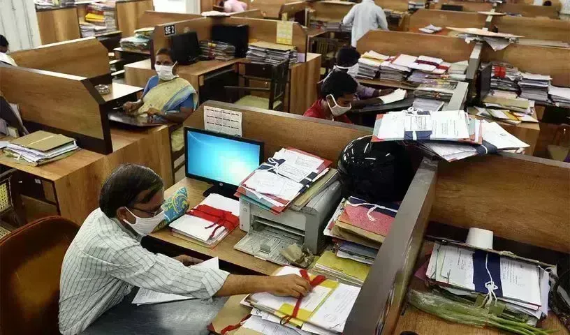 Employees Relieve: 122 మంది ఉద్యోగులను తెలంగాణకు రిలీవ్ చేసిన ఏపీ గవర్నమెంట్ Employees Relieve: 122 మంది ఉద్యోగులను తెలంగాణకు రిలీవ్ చేసిన ఏపీ గవర్నమెంట్