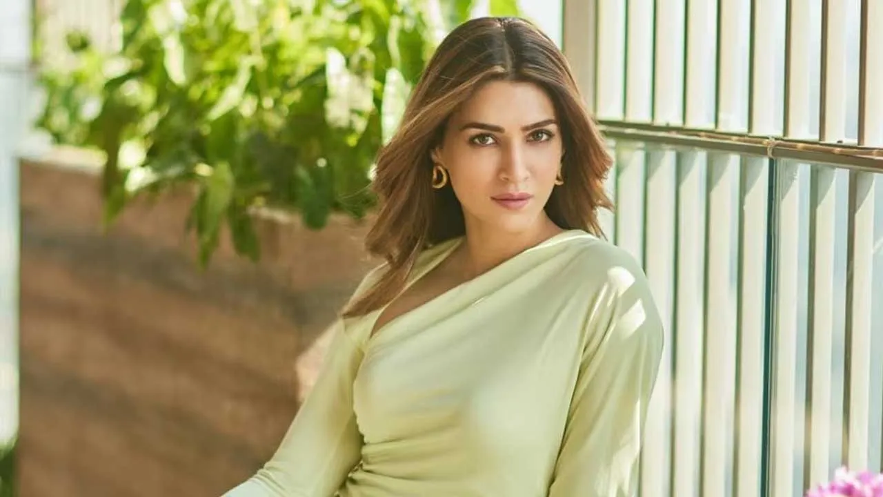 Kriti Sanon : నెగెటివ్ కామెంట్స్ పెట్టడం ట్రెండ్ అయిపోయింది: కృతి సనన్ Kriti Sanon : నెగెటివ్ కామెంట్స్ పెట్టడం ట్రెండ్ అయిపోయింది: కృతి సనన్