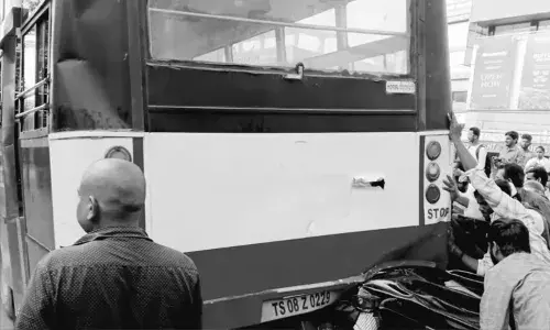 హబ్సిగూడలో రోడ్డు ప్రమాదం.. గౌతమ్ మోడల్ స్కూల్ విద్యార్ధిని దుర్మరణం