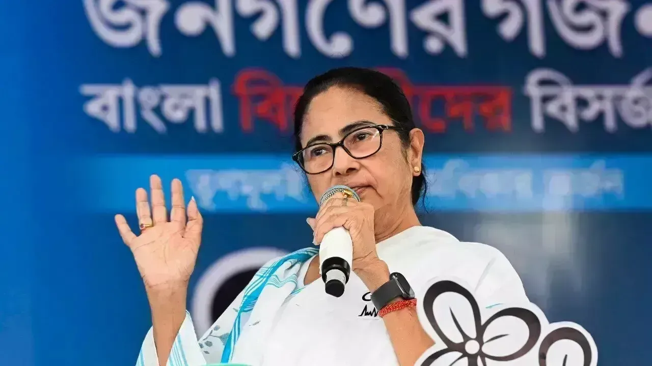 Mamata Banerjee: సీఎం మమతా బెనర్జీని బెదిరిస్తూ పోస్టు.. Mamata Banerjee: సీఎం మమతా బెనర్జీని బెదిరిస్తూ పోస్టు..