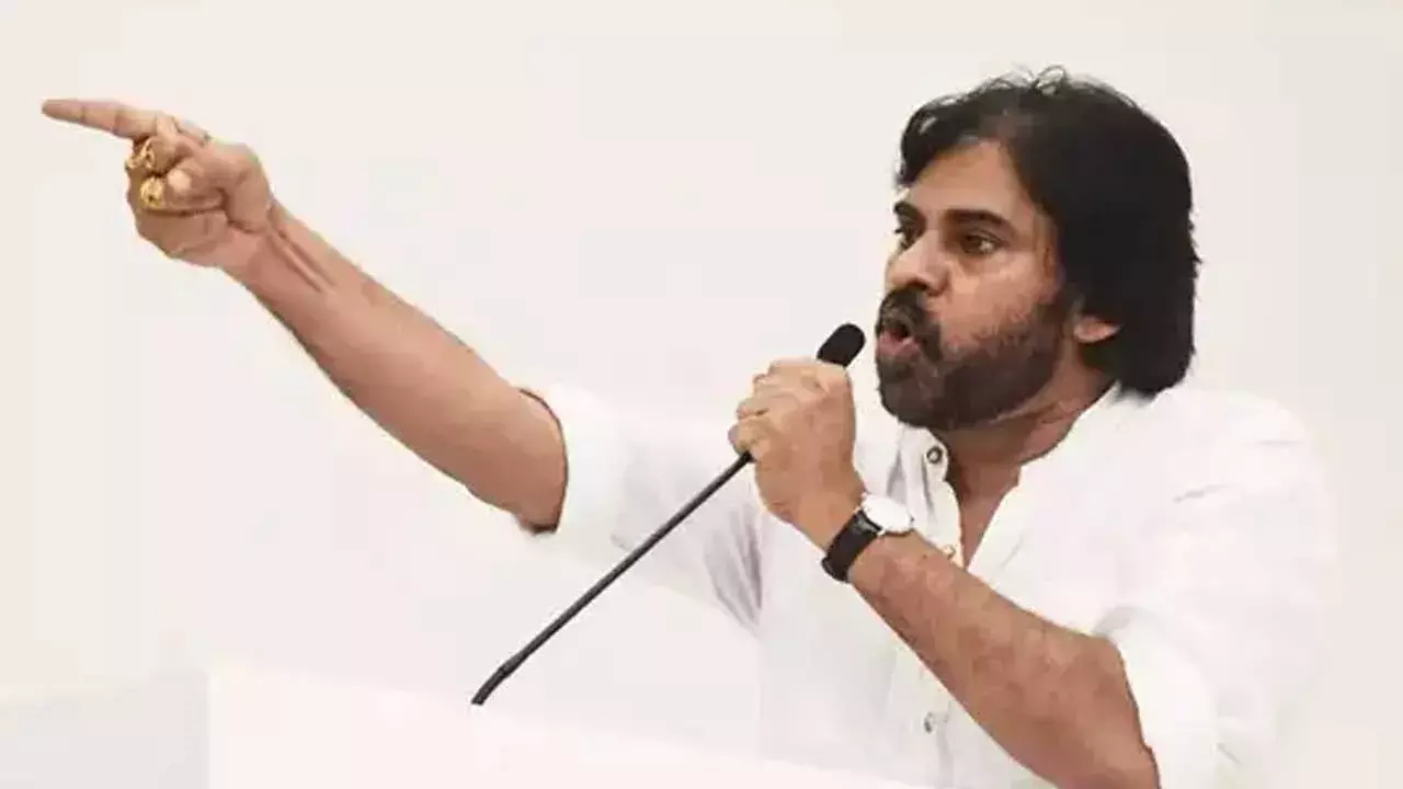 PAWAN: అధికారులకు పవన్ స్ట్రాంగ్ వార్నింగ్ PAWAN: అధికారులకు పవన్ స్ట్రాంగ్ వార్నింగ్