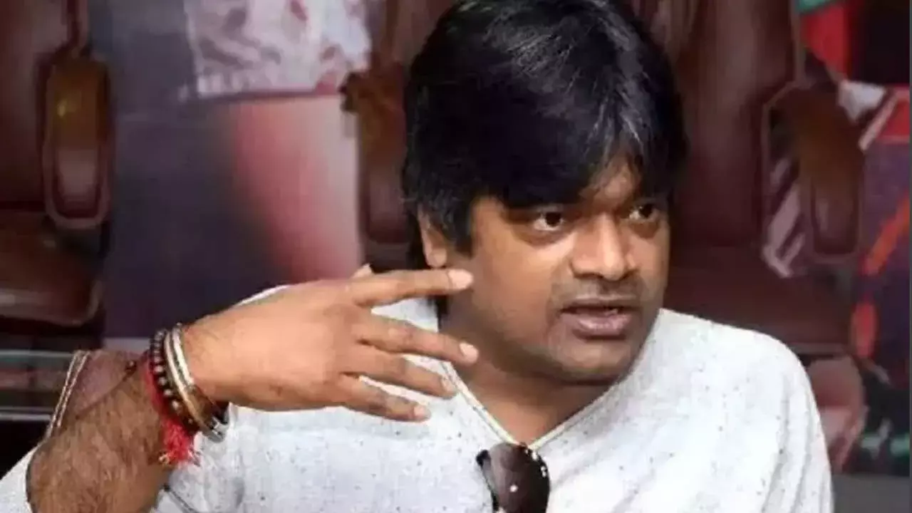 Harish Shankar : వాళ్లందరినీ కాదని.. నన్నే టార్గెట్ చేశారు : హరీశ్ శంకర్ Harish Shankar : వాళ్లందరినీ కాదని.. నన్నే టార్గెట్ చేశారు : హరీశ్ శంకర్