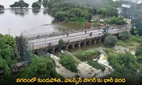 Hussain Sagar : నగరంలో కుండపోత.. హుస్సేన్ సాగర్ కు భారీ వరద Hussain Sagar : నగరంలో కుండపోత.. హుస్సేన్ సాగర్ కు భారీ వరద