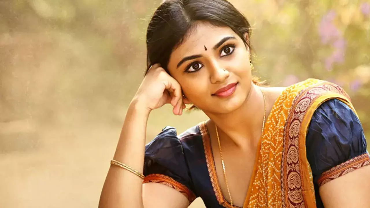 KA Movie : కలో సత్యభామగా నయన్ సారిక KA Movie : కలో సత్యభామగా నయన్ సారిక