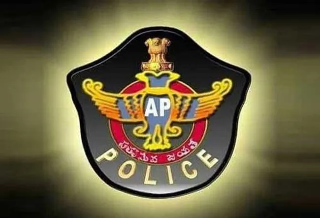 AP Police: టీడీపీ రాష్ట్ర కార్యాలయంపై దాడి కేసులో కీలక మలుపు AP Police: టీడీపీ రాష్ట్ర కార్యాలయంపై దాడి కేసులో కీలక మలుపు
