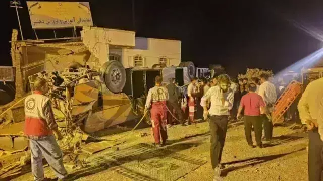 Bus Accident: ఇరాన్లో బస్సు బోల్తా.. Bus Accident: ఇరాన్లో బస్సు బోల్తా..